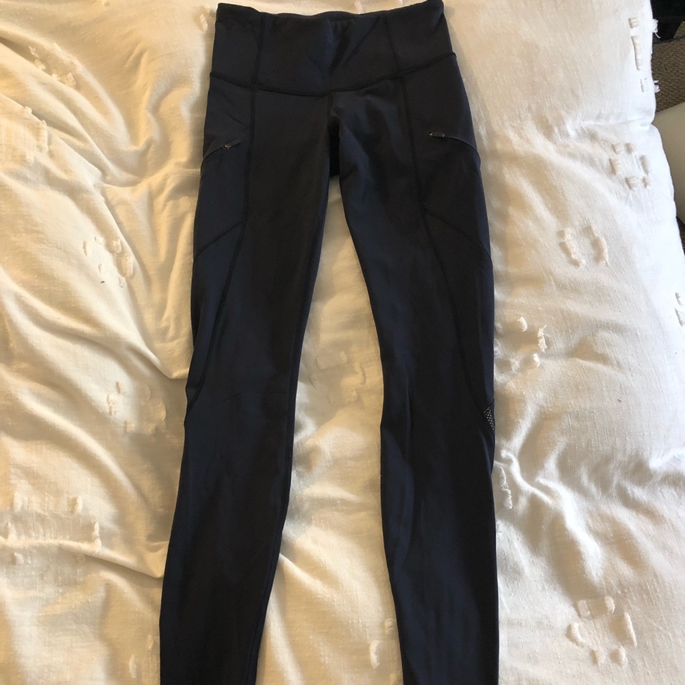 Lululemon size 4 navy leggings with pockets